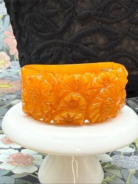 👑Vintage Bakelite Clamper Bracelet Hinged butterscotch Floral Amber tested mint